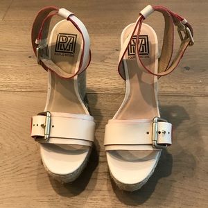 Pour La Victoire Size 8 wedges